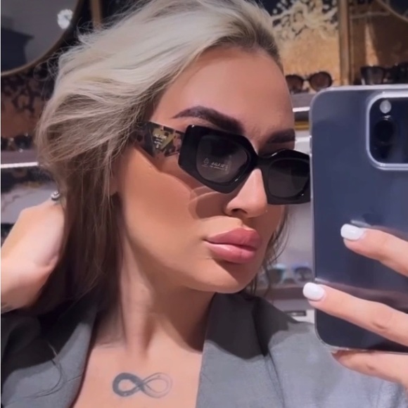 New - PRADA EYEWEAR PR 15YS SUNGLASSES
BLACK & PINK - Picture 1 of 16